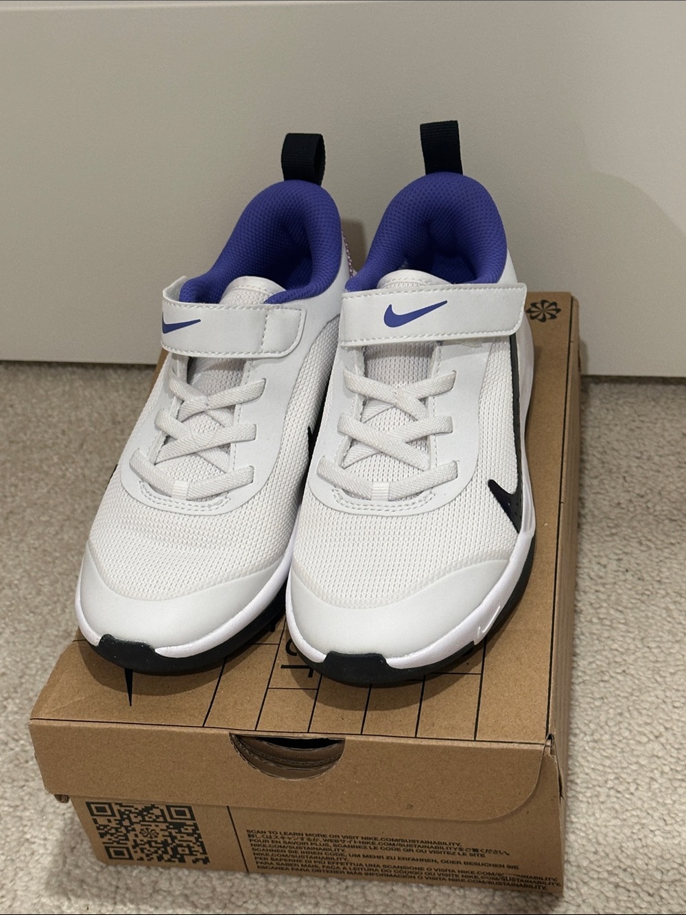 Nike Kids White Sneakers with Purple Lining